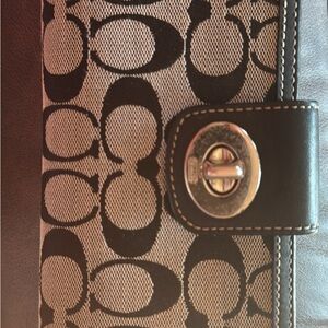 Coach Black/Beige Signature Canvas Turnlock Wallet